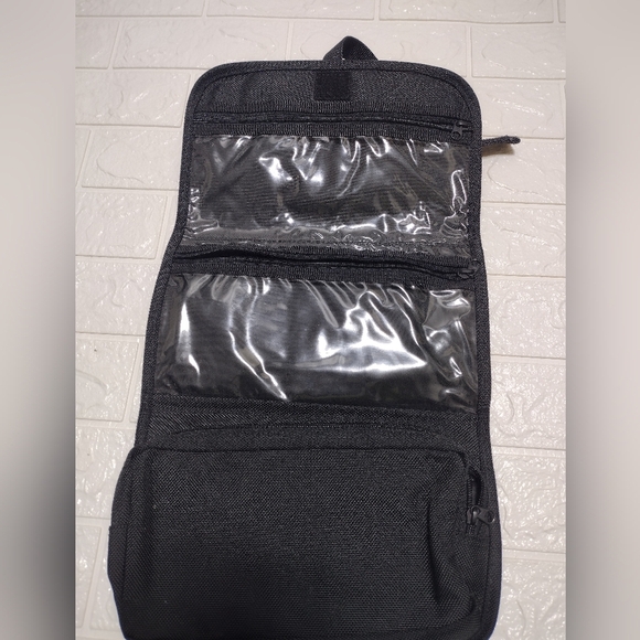 Briggs & Riley Travelware Trifold Black Nylon Compact Toiletry Bag - Picture 3 of 8